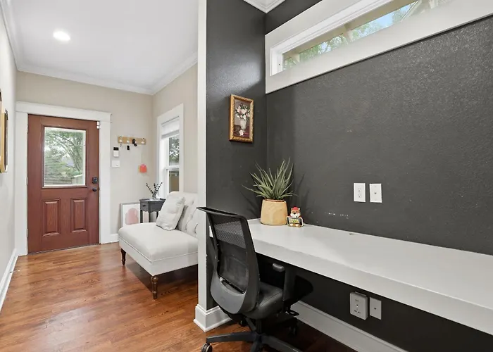 Heights - Cozy House With Backyard & Free Parking Holiday home *