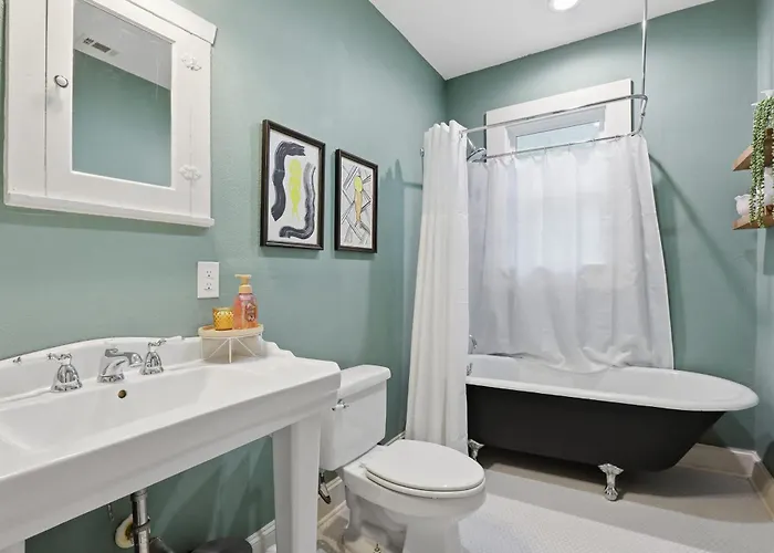 Heights - Cozy House With Backyard & Free Parking * Fort Worth