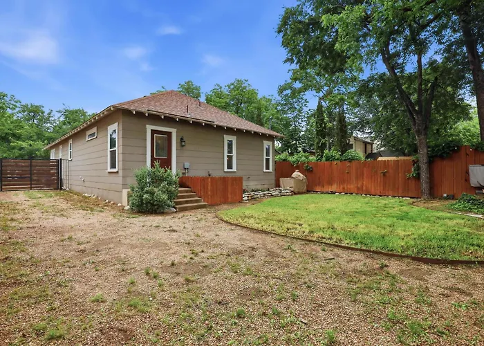 Heights - Cozy House With Backyard & Free Parking Fort Worth